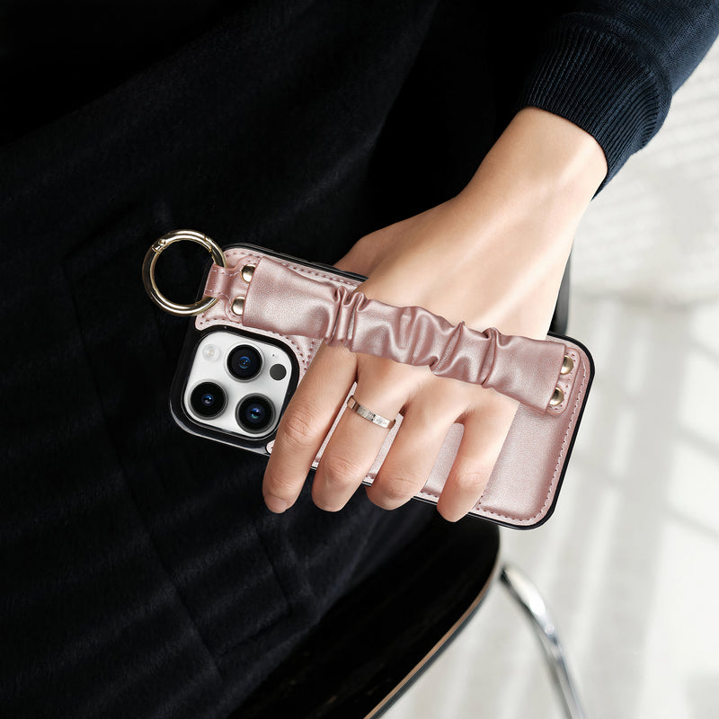 Étui iPhone de luxe en simili-cuir avec bracelet rembourré plissé anti-perte Coque iPhone Paprikase   